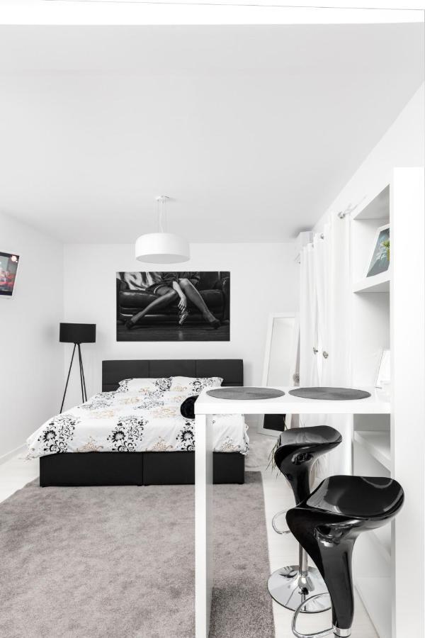 Reeas Apartament 13 Lägenhet Chisoda Exteriör bild